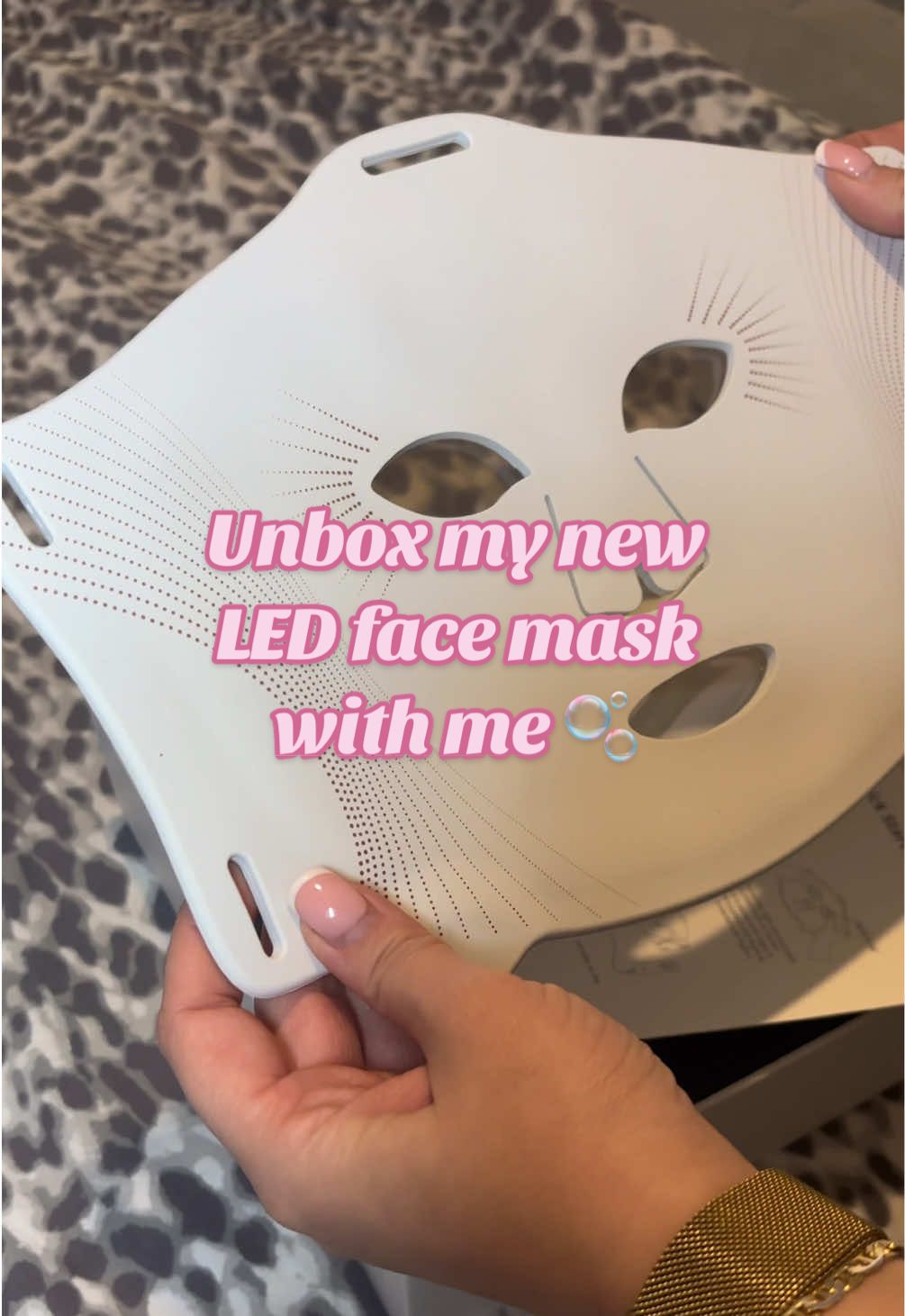 TikTok post by @allyshamariex for Umitec. Caption reads: @Umitec obsessed😍 #ledlighttherapy #CapCut [...].