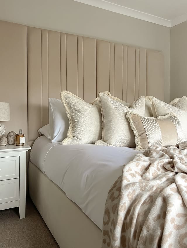 Instagram post by @lifeatno6_ for Hampton and Astley. Caption reads: [...] How gorgeous is my bedding from....