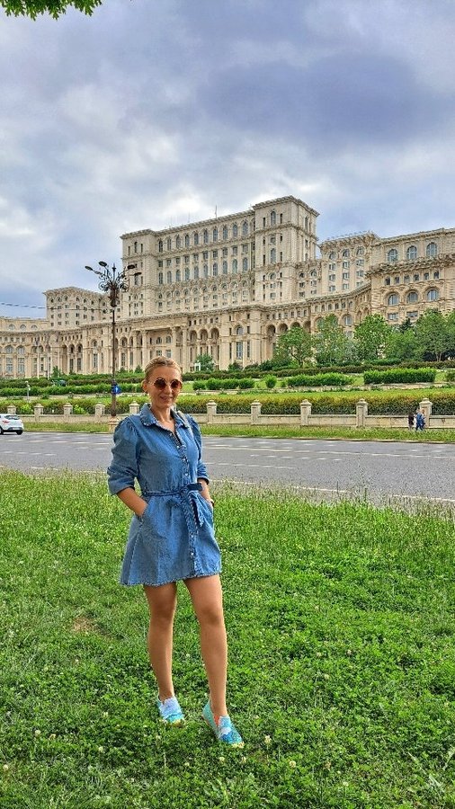 Instagram post by @andreea.nedelea for UIN Footwear. Caption reads: [...] walks around town, the shoes from....