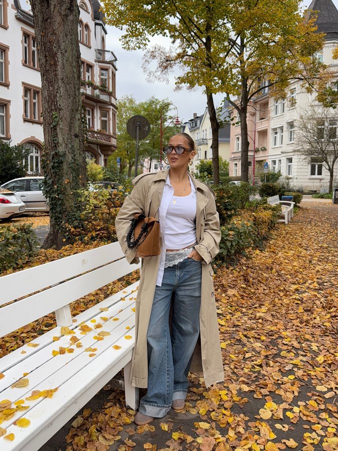 Instagram post by @emmasophxee for DKNY. Caption reads: [...] officially arrived with my new bag from....