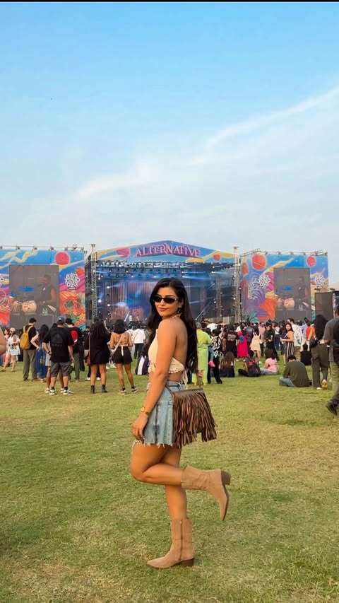 Instagram post by @iashnazaveri for Smirnoff. Caption reads: [...] percent. ✨ #Invited #FlavourIsAVibe....