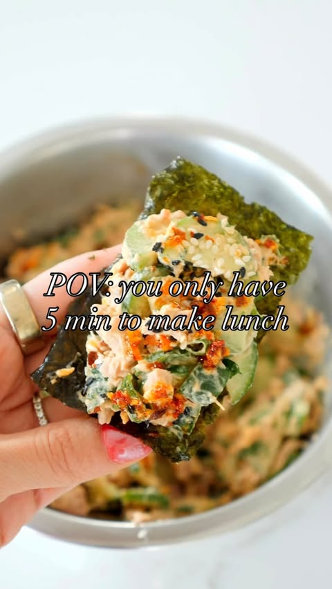 Instagram post by @nutritionbymia for Safe Catch. Caption reads: POV: you only have 5 min to make lunch....