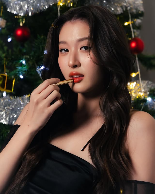 Instagram post by @view.benyapa for Dolce&Gabbana. Caption reads: Where Wonder Begins: the timeless elegance of the....