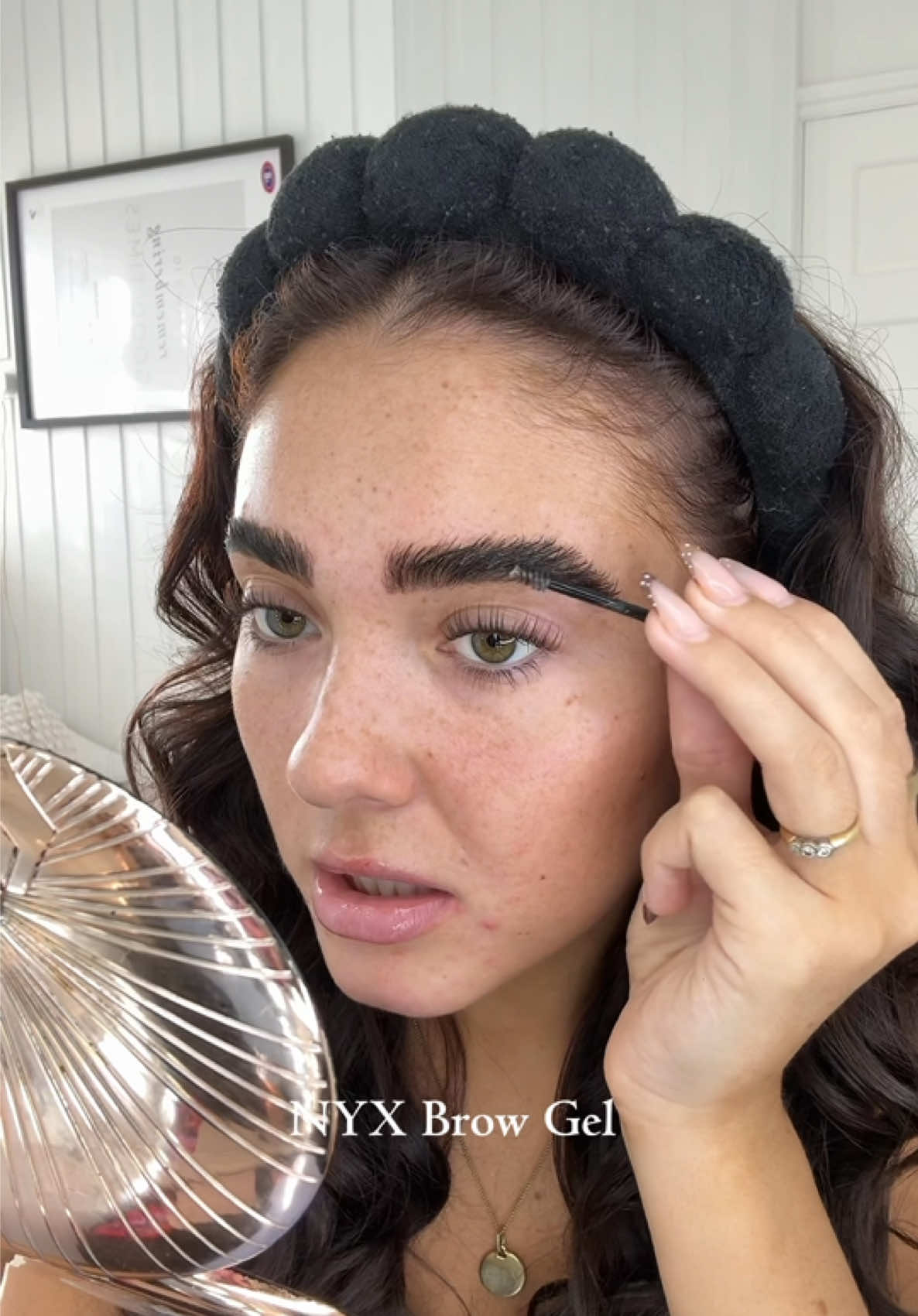 TikTok post by @kayyviolett for MUA Cosmetics Maroc. Caption reads: Brow lamination by @𝗧𝗛𝗘 𝗕𝗥𝗢𝗪 𝗕𝗔𝗦𝗘 🤍....