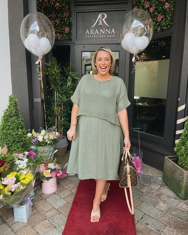Instagram post by @sineadscurvystyle for Pamela Scott. Caption reads: [...] gorgeous Emporium Khaki number from....