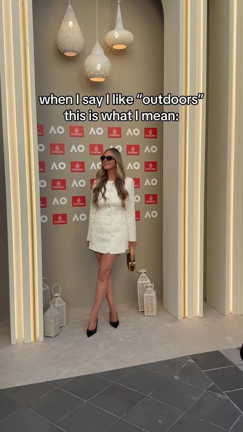 Instagram post by @lorinska for Emirates. Caption reads: [...] with a dress code 🎾 Thank you @emirates for....