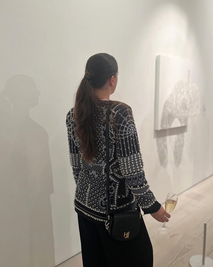 Instagram post by @pop.in.its.cristina for Saatchi Gallery. Caption reads: Are you looking for something nice to do indoors....