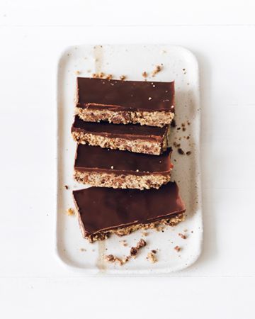 Instagram post by @tessbegg for THRIVE Magazine. Caption reads: Peanut cookie bars👅 No-bake, easy & delicious!....