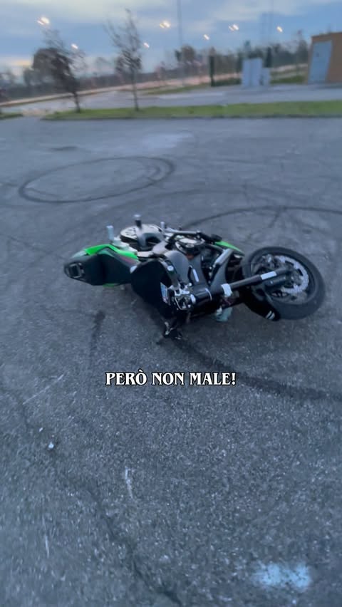 Instagram post by @alestuntrider for SHARK Helmets. Caption reads: Però non male 🥶 - Sponsored by @ideonyourway....