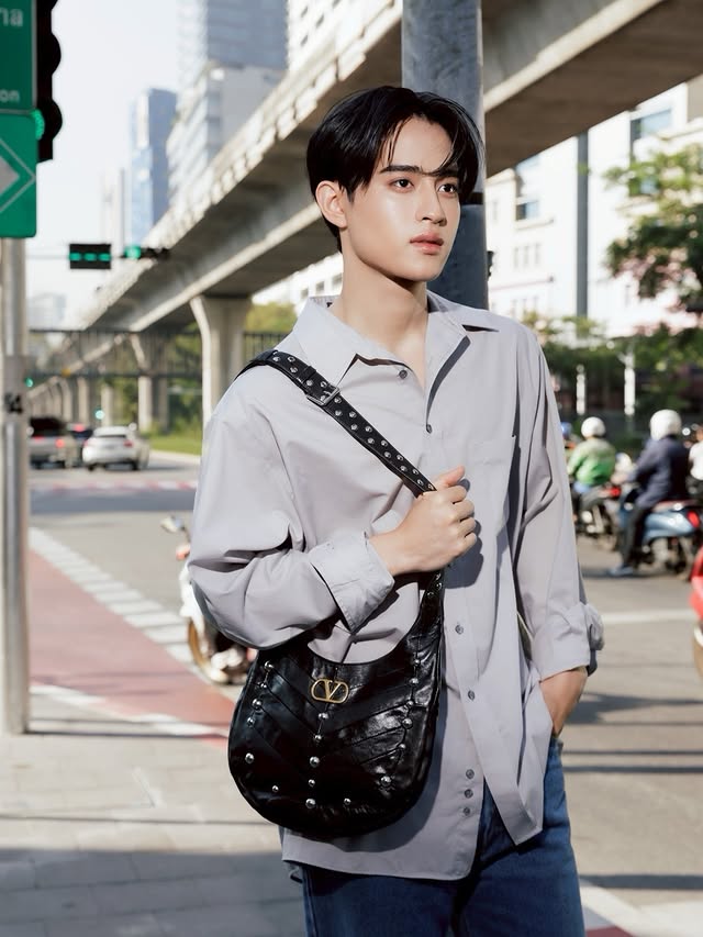 Instagram post by @barcode.tin for Valentino. Caption reads: Day out 🌇 @maisonvalentino #ValentinoGaravani....