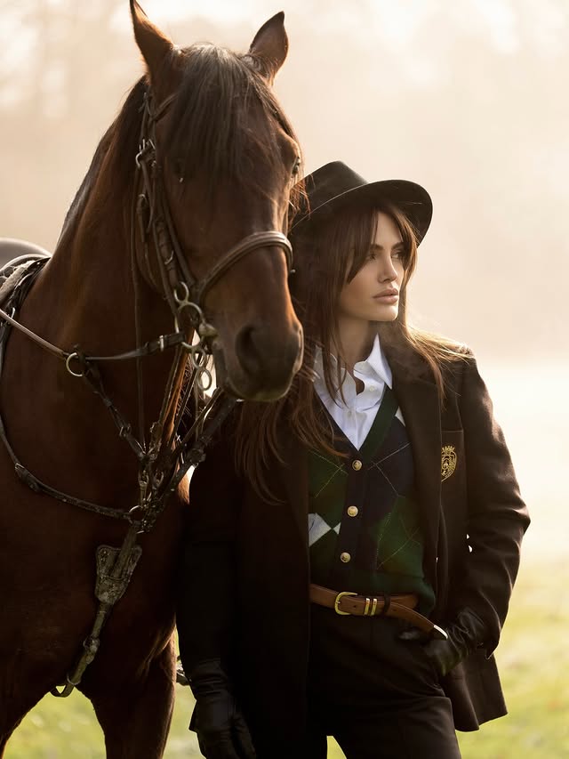 Instagram post by @melisaycadegirmencioglu for Brooks Brothers. Caption reads: [...] take on timeless confidence, Brooks BrotHERS....