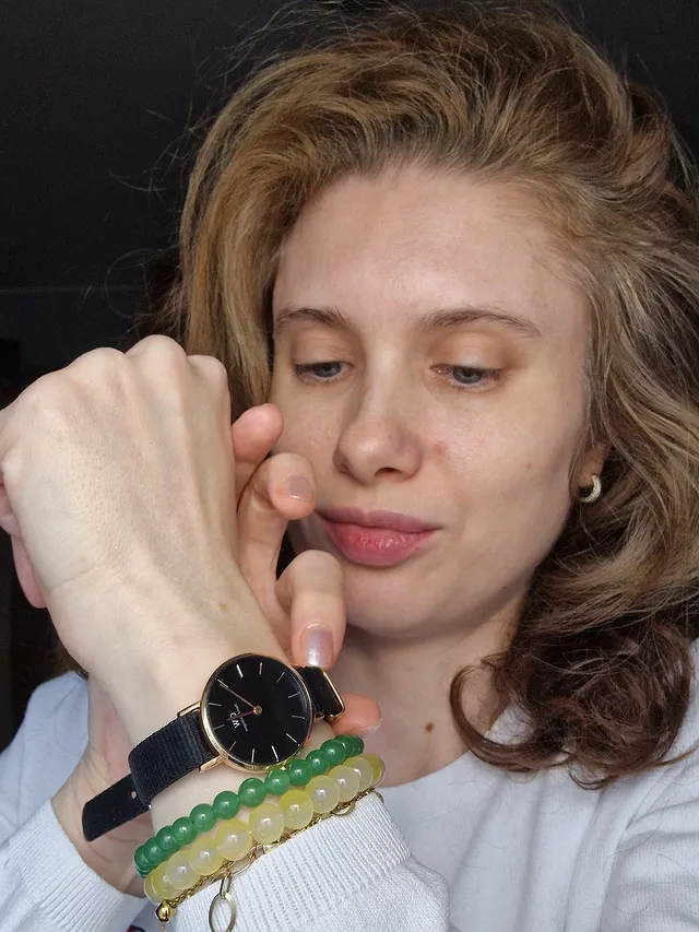 Instagram post by @ciocirlan_gabriela for Daniel Wellington. Caption reads: [...] to 40% off +20% use code “GRWM26”....