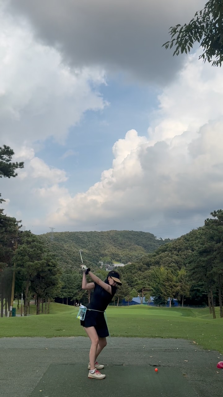 Instagram post by @dali_korda for Yamaha. Caption reads: This is Yamaha Vibes🤟🏻
@yamahagolf_korea....