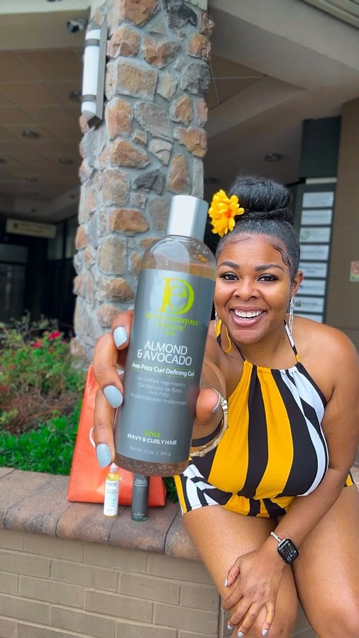 Instagram post by @asalwaysaleia for Design Essentials. Caption reads: [...] about my favorite products ☁️❤️

Design....