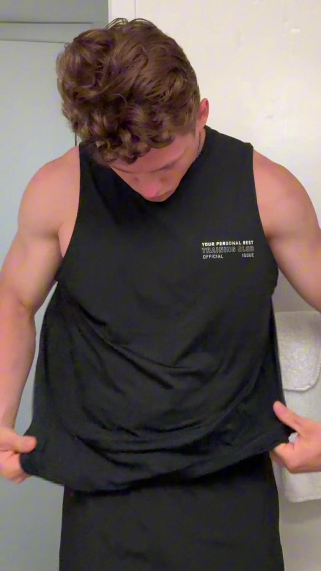 TikTok post by @sammybatchelder for Abercrombie & Fitch. Caption reads: [...] training session with me in the @abercrombie....