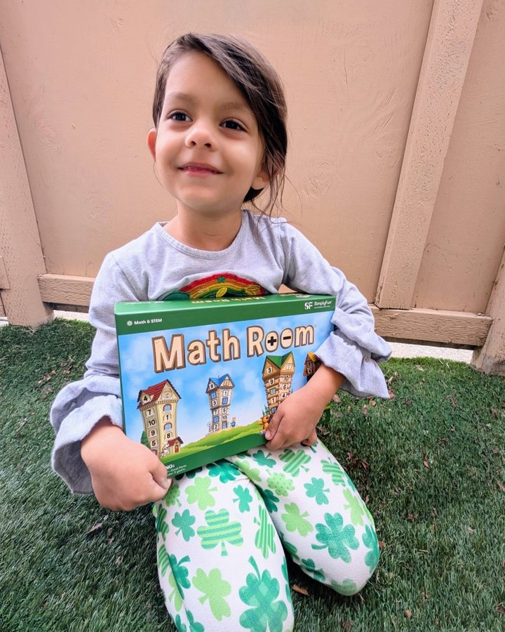 Instagram post by @carolasilvana for SimplyFun. Caption reads: [...] room and Glow spotters math games from....