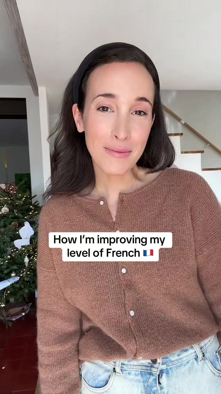 TikTok post by @isabellebertolami for Lingoda. Caption reads: [...] online language learning classes with....