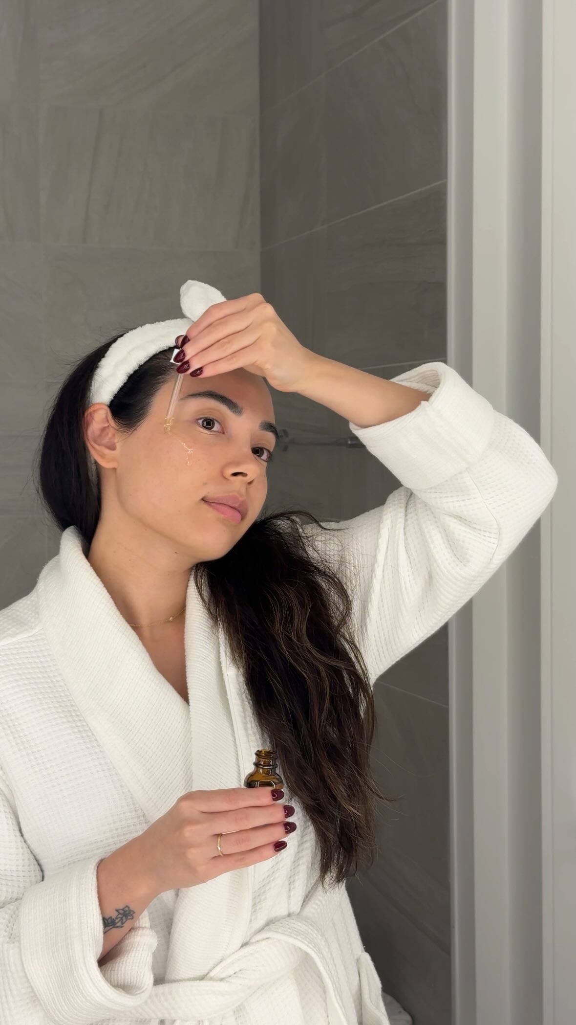 Instagram post by @arabella.stokes for Belkin. Caption reads: if your cables are a tangled mess, or you’re....