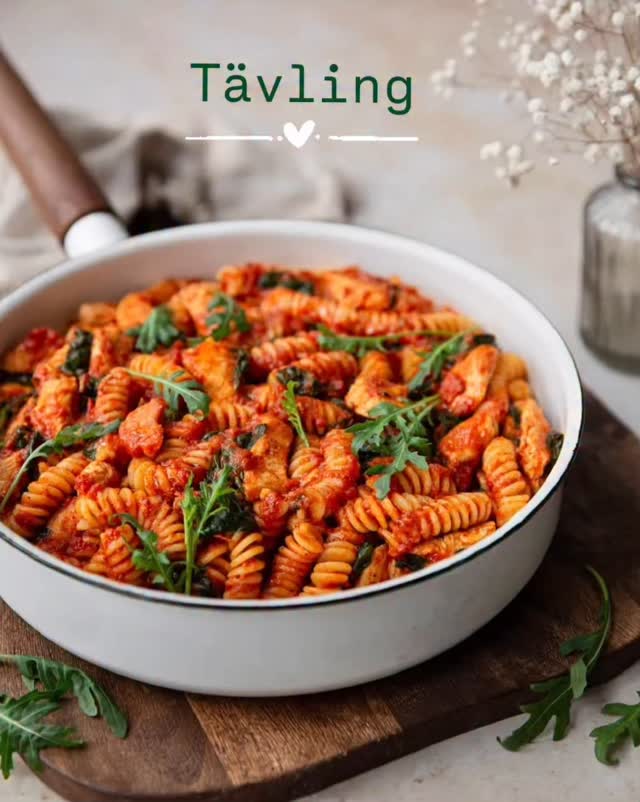 Instagram post by @mgrahn76 for Smakbox. Caption reads: 🍅Tävling🍅

Dags för en tävling i sommarvärmen....