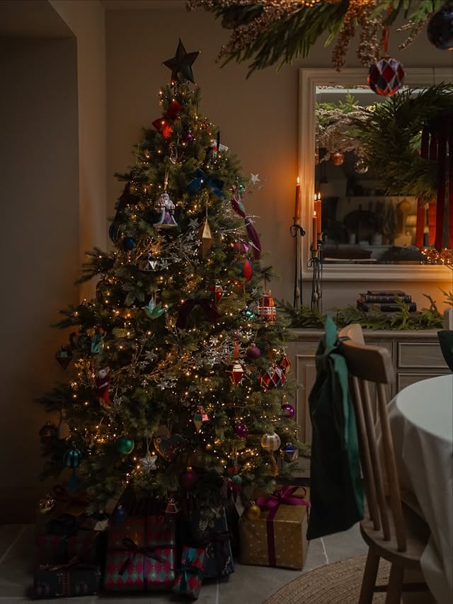 Instagram post by @mrsjessdaines for John Lewis. Caption reads: ..simply the magic of Christmas ✨♥️....