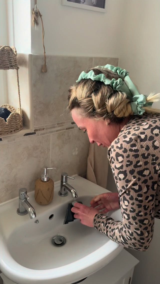 Instagram post by @thesinglemumdiaries_ for Russell Hobbs. Caption reads: [...] every time we’re running late. The Russell....