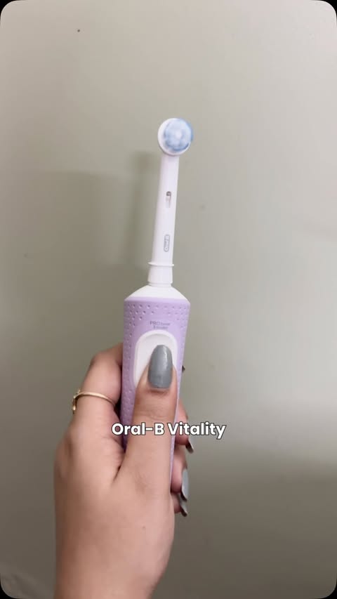 Instagram post by @thatrainbowgirll for Oral-B. Caption reads: [...] can come off in 2 minutes I use this Oral-B....
