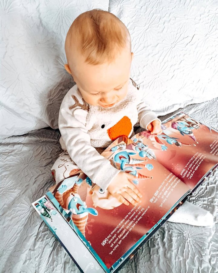 Instagram post by @mama.raising.three for Channel Mum. Caption reads: 𝓜𝓮𝓻𝓻𝔂  𝓒𝓱𝓻𝓲𝓼𝓽𝓶𝓪𝓼  𝓜𝓪𝓼𝓸𝓷....