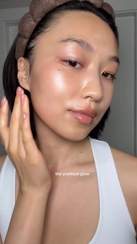 Instagram post by @1mon16 for L'Oréal Paris. Caption reads: glowy summer skin using drugstore makeup ✨....