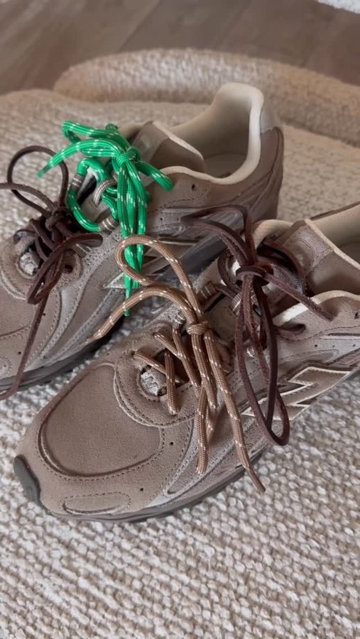 Instagram post by @soso_maher for New Balance. Caption reads: The perfect autumn sneaker 🍂 
@newbalance....