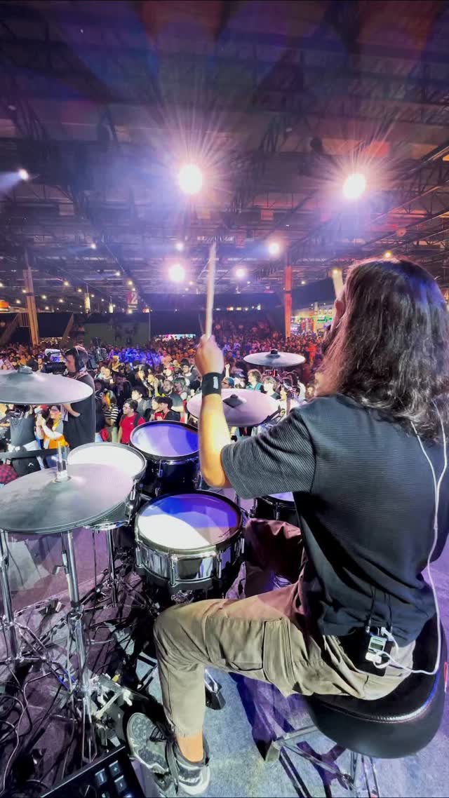Instagram post by @pedrotinello for Roland. Caption reads: 🥁 Pedro Tinello tocando “Break Through It All”....