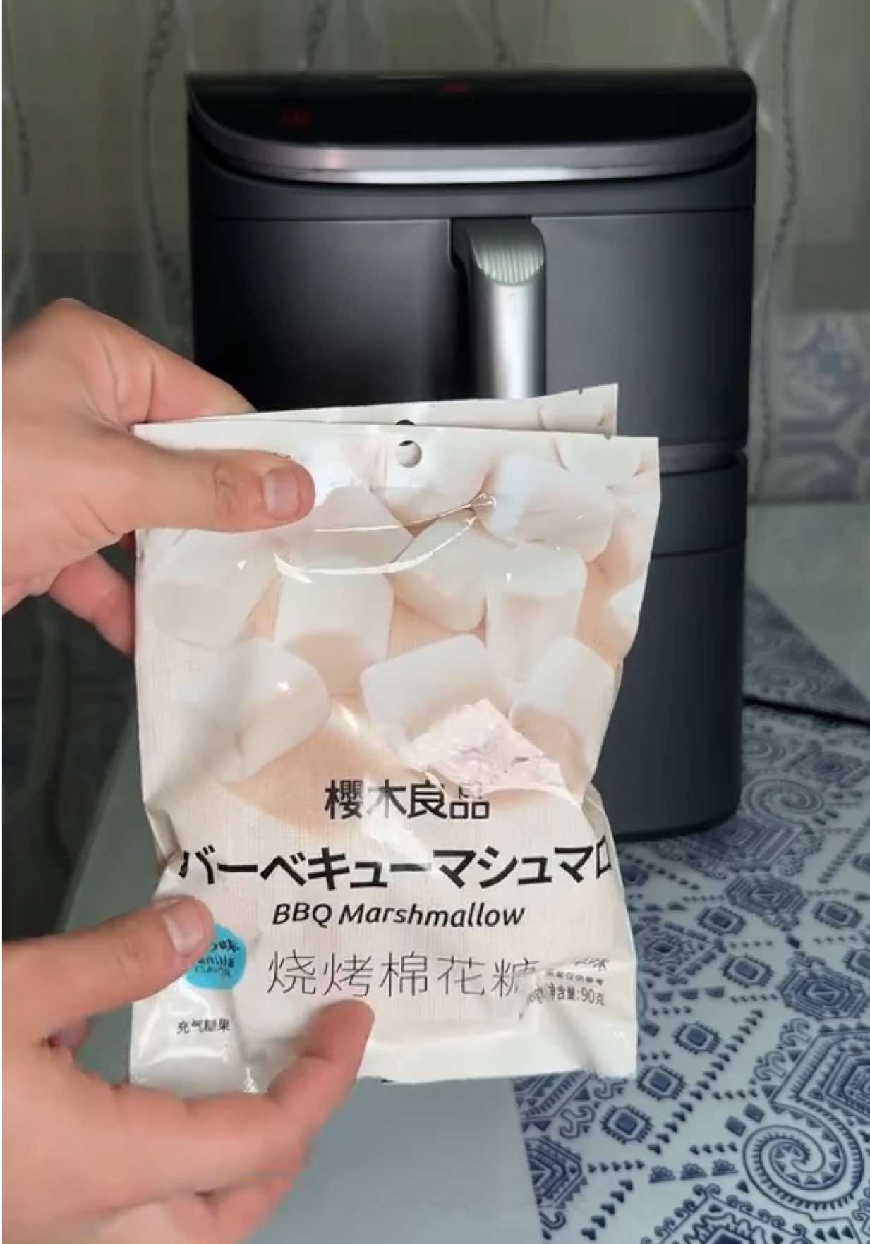 TikTok post by @jorgito.97 for COSORI. Caption reads: ✨Probando Dulces Japoneses raros✨ ¡Nubes en....