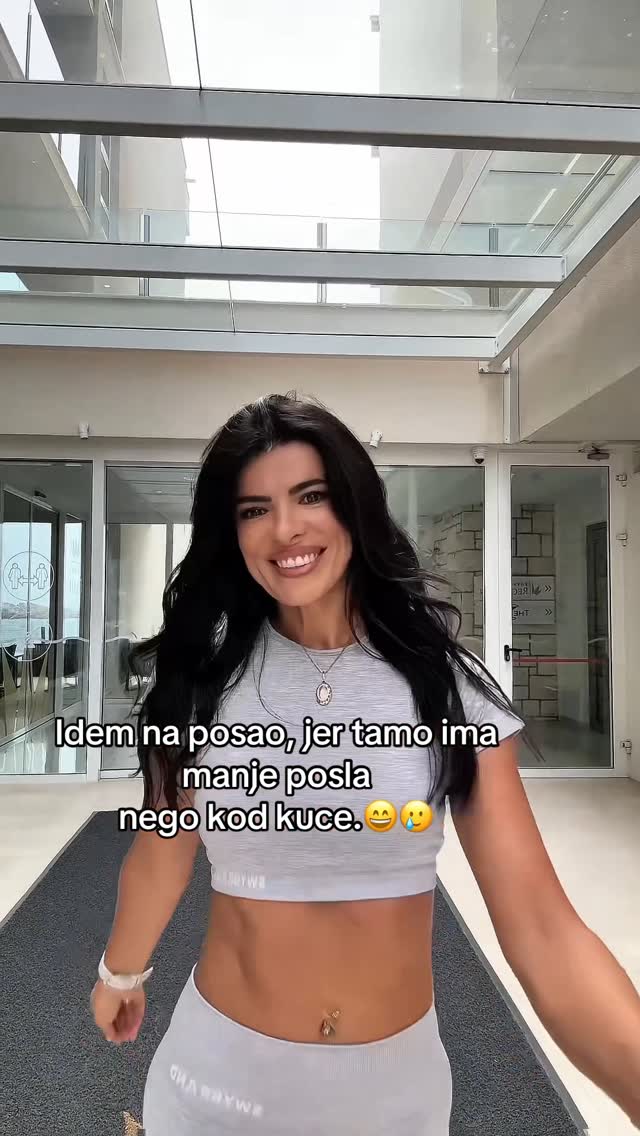 Instagram post by @marica_topfit for SWYbrand. Caption reads: Ovo će shvatiti svaka mama koja radi od....