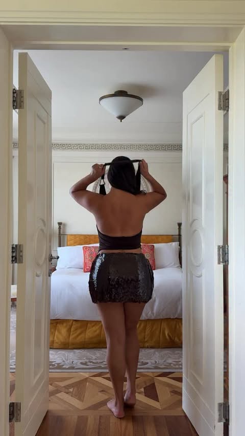 Instagram post by @livrah for Fashion Nova. Caption reads: Final details 🪞✨🤎 @fashionnovacurve

Rue halter....