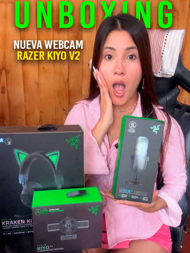 TikTok post by @ladeegamingpe for Razer. Caption reads: Feliz Con Mi Nuevo Set Up! Gracias a @razer🤩 💚....