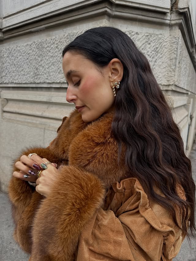 Instagram post by @sarahbrezel for Mejuri. Caption reads: [...] the new cosmic pendant necklace from @mejuri....