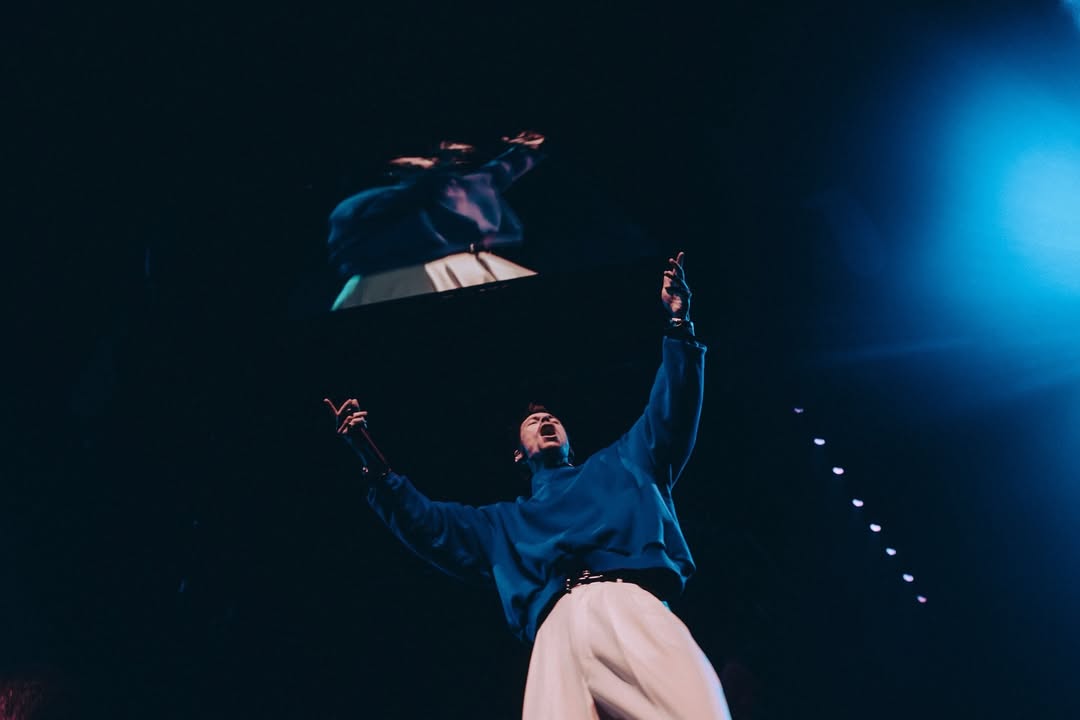 Instagram post by @hshq for Netflix. Caption reads: [...] One Night In Manchester. Out now on @netflix.