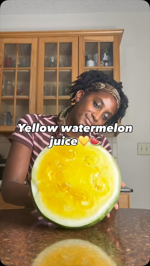 Instagram post by @italeatsandtreats for Kuvings. Caption reads: [...] is so delicious !🫶🏿✨💛 🧃Juicer is by....