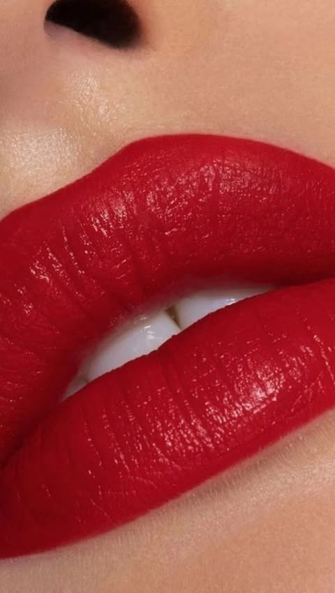 Instagram post by @lilly_may_style for GLAMIRA. Caption reads: Ad | GLAMIRA This lipstick and all my favorite....