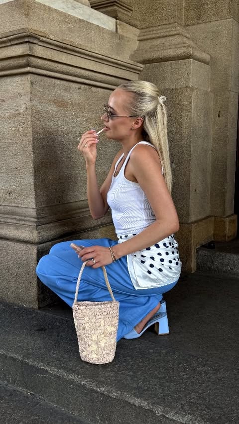 Instagram post by @anetjiskra for C&A. Caption reads: Jedna letní inspirace z @ca! Modrá k létu rozhodně....