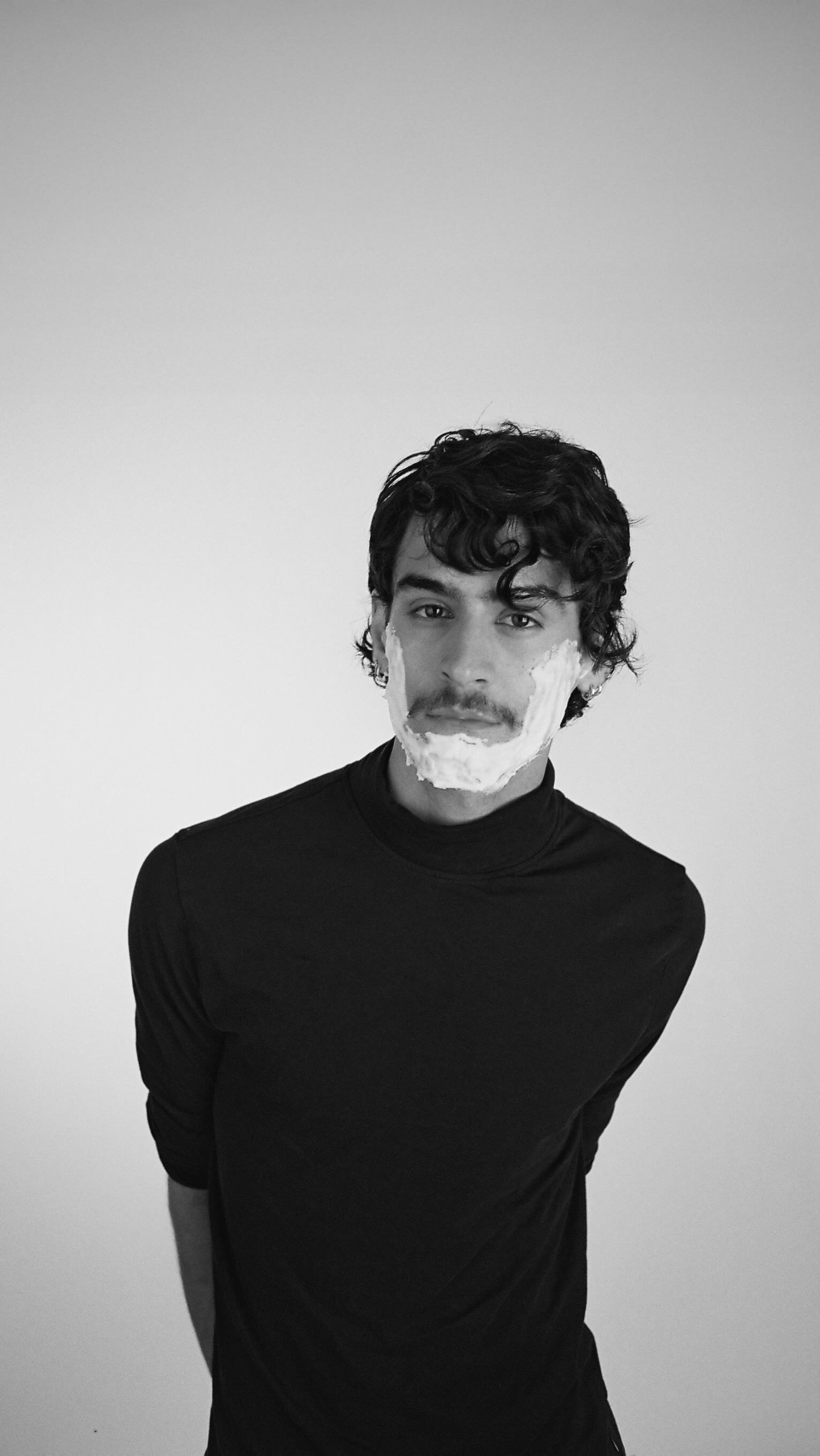 Instagram post by @samuellejon for Estrid. Caption reads: ”I’m your local dandy lion - or modelejon”....