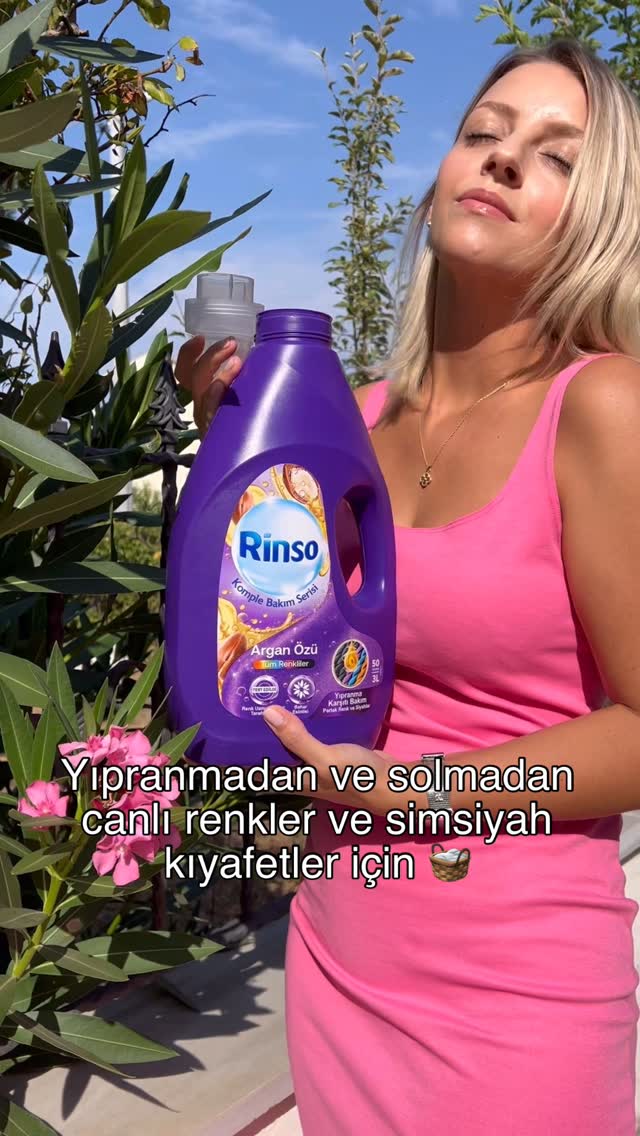 Instagram post by @gozdeumiterkoseoglu for Rinso. Caption reads: Benim renklilerde ve siyahlarda favorim Rinso....