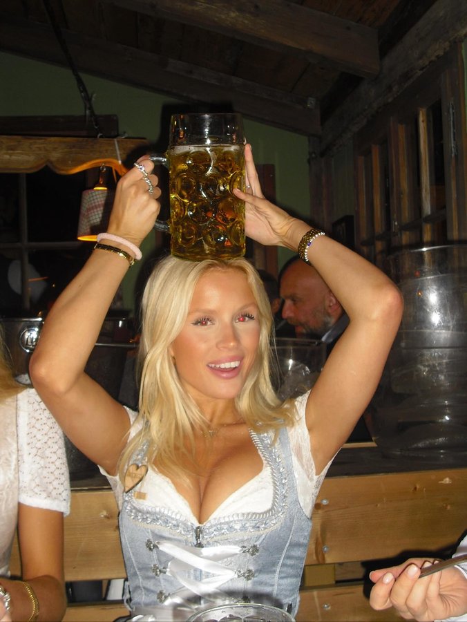 Instagram post by @kathinkathomas for Artdeco. Caption reads: 🍺🍻🥨 prost Invitert @artdeco_norway....