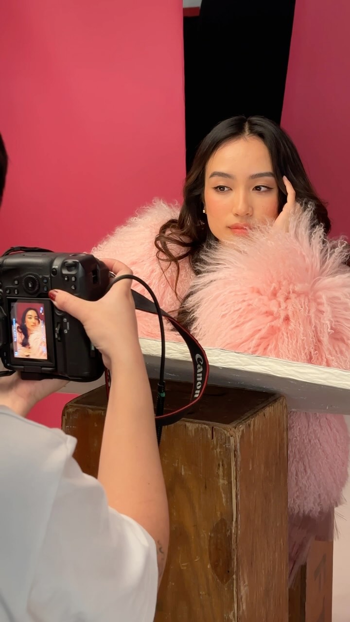 Instagram post by @its.shiny for Bustle. Caption reads: [...] to be a part of this!! @maybelline @bustle....