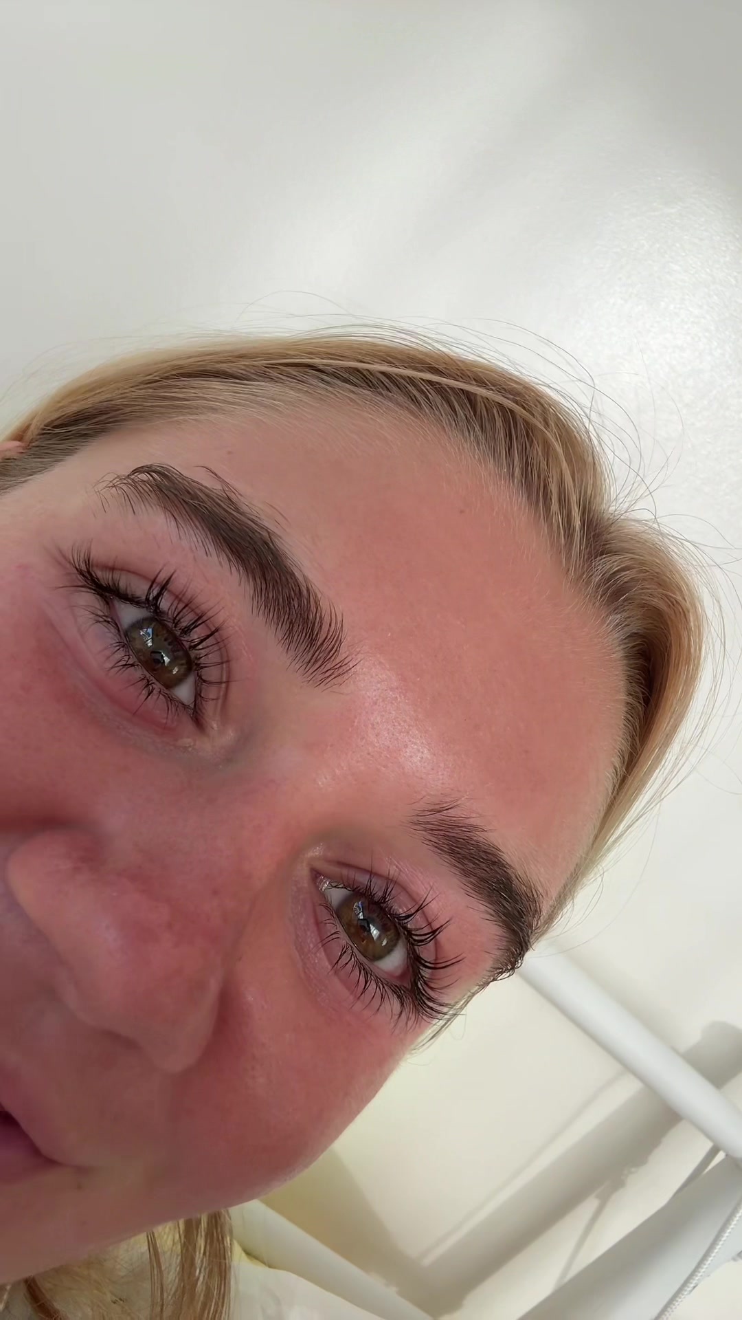 TikTok post by @maddog.eppe for Babe Original. Caption reads: [...] #eyelashes #beauty #eyelashserum @Babe....