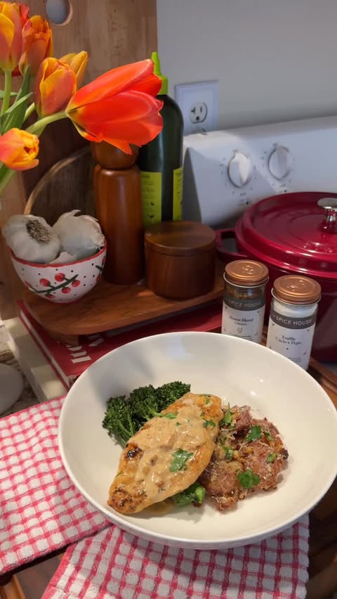 Instagram post by @elizgreaves for The Spice House. Caption reads: [...] Cacio e Pepe Smashed Potatoes using....