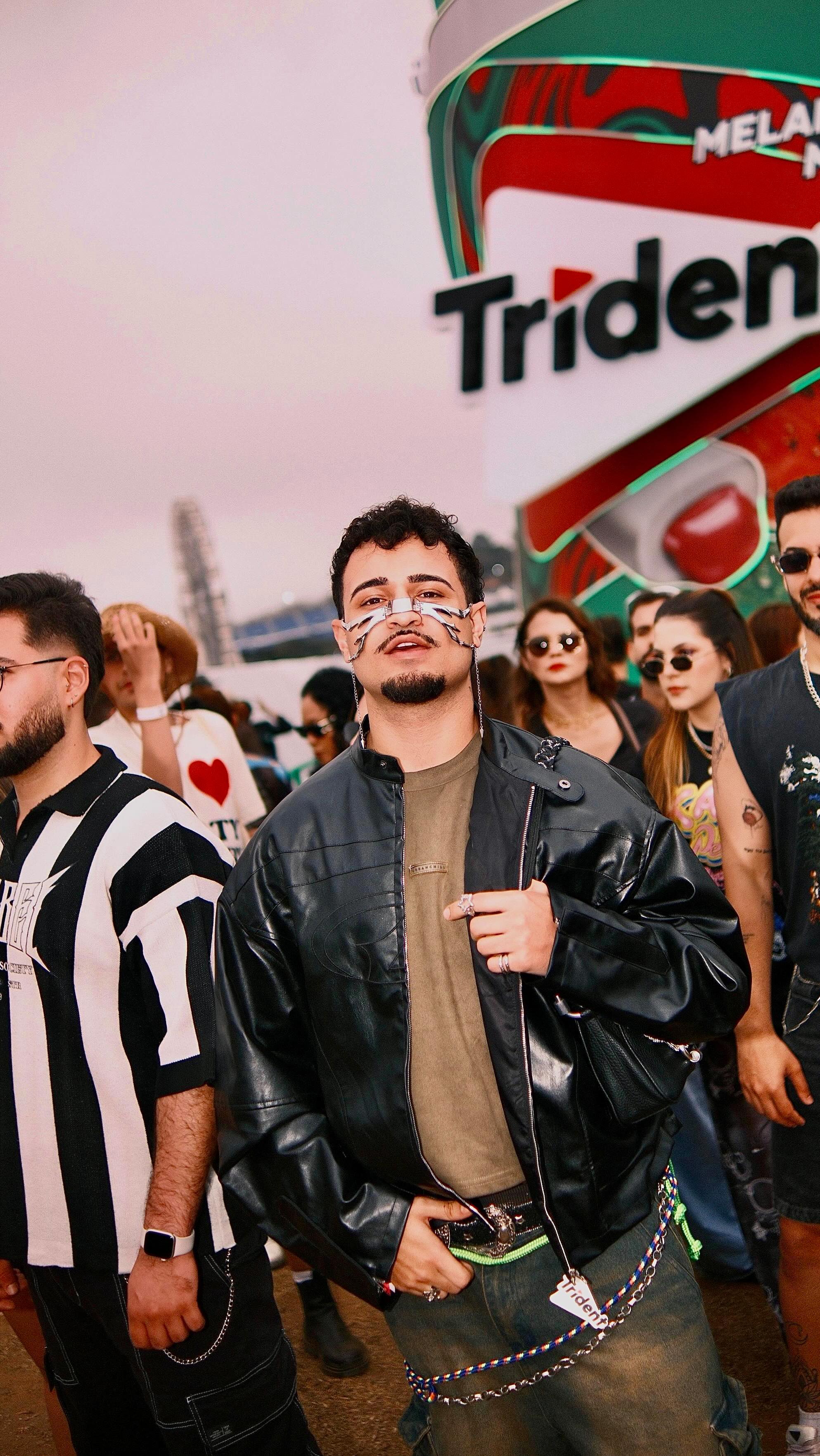 Instagram post by @arieljahjah for Trident Gum. Caption reads: Que delícia moçoooo, mascando e destravando todos....