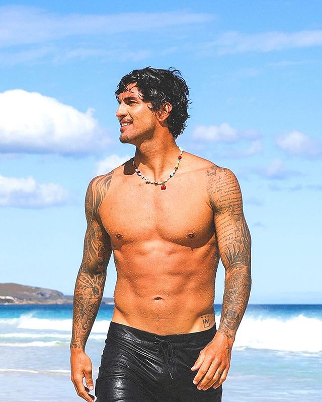 Instagram post by @gabrielmedina for Australian Gold. Caption reads: Muito feliz em anunciar que sou o novo embaixador....