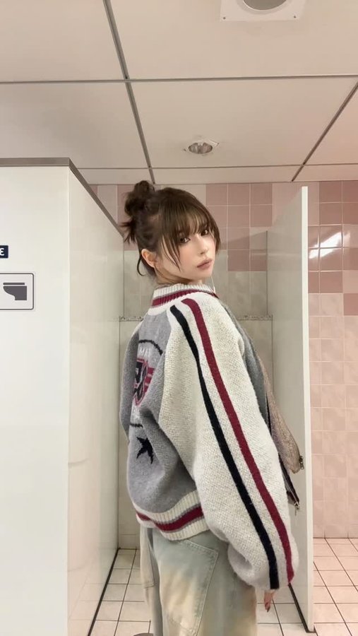 Instagram post by @moo_mo_k for Jaded LDN. Caption reads: @jadedldn 👔
rainy day outfit ☔️
最近寒くて肩上がりっぱなしの毎日.