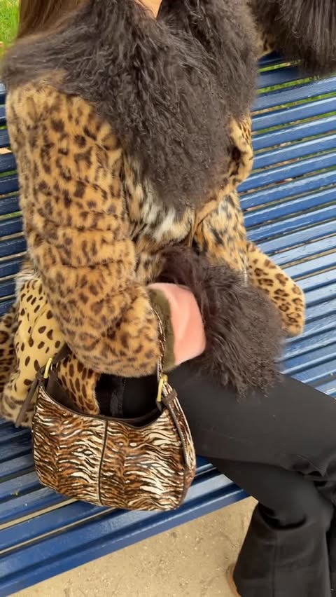 Instagram post by @leach_v for Mugler. Caption reads: 🎀 @muglerofficial 🎀

collaboration commerciale.