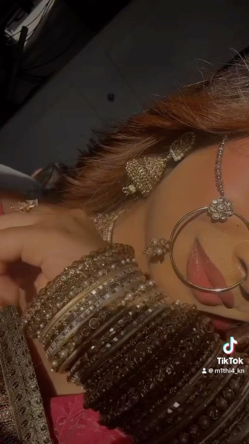 Instagram post by @mithia_khan for Sokora Jewels. Caption reads: Thank you @sokorajewels for this beautiful set🩷....